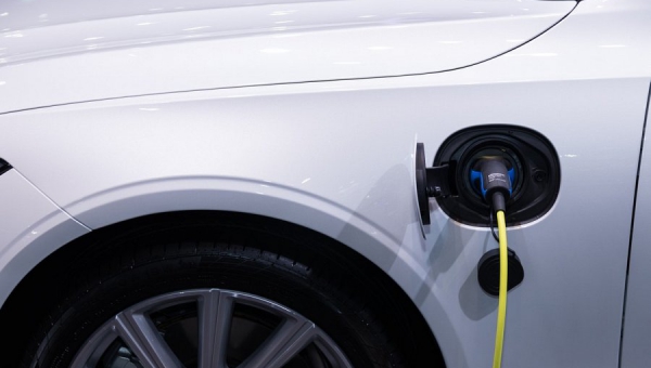 Punkty ładowania samochodów elektrycznych - jaki mają wpływ na współczesną motoryzację?